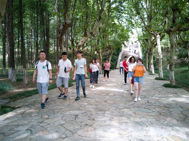 卓成網(wǎng)絡(luò)科技三國(guó)城游合照5.jpg