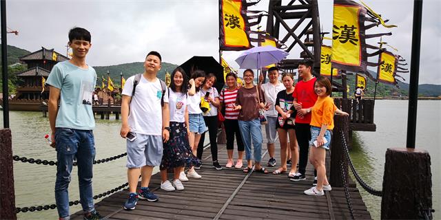 卓成網(wǎng)絡(luò)科技三國(guó)城游合照2.jpg