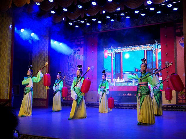 卓成網(wǎng)絡(luò)科技三國(guó)城游景點(diǎn)演出.jpg